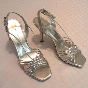 Like New, ready for your special occasions!